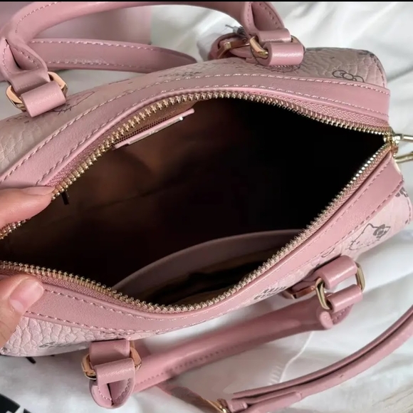 Hello Kitty Soft Pink Mini Bag Glossy Finish with Bow Details - Picture 4 of 8